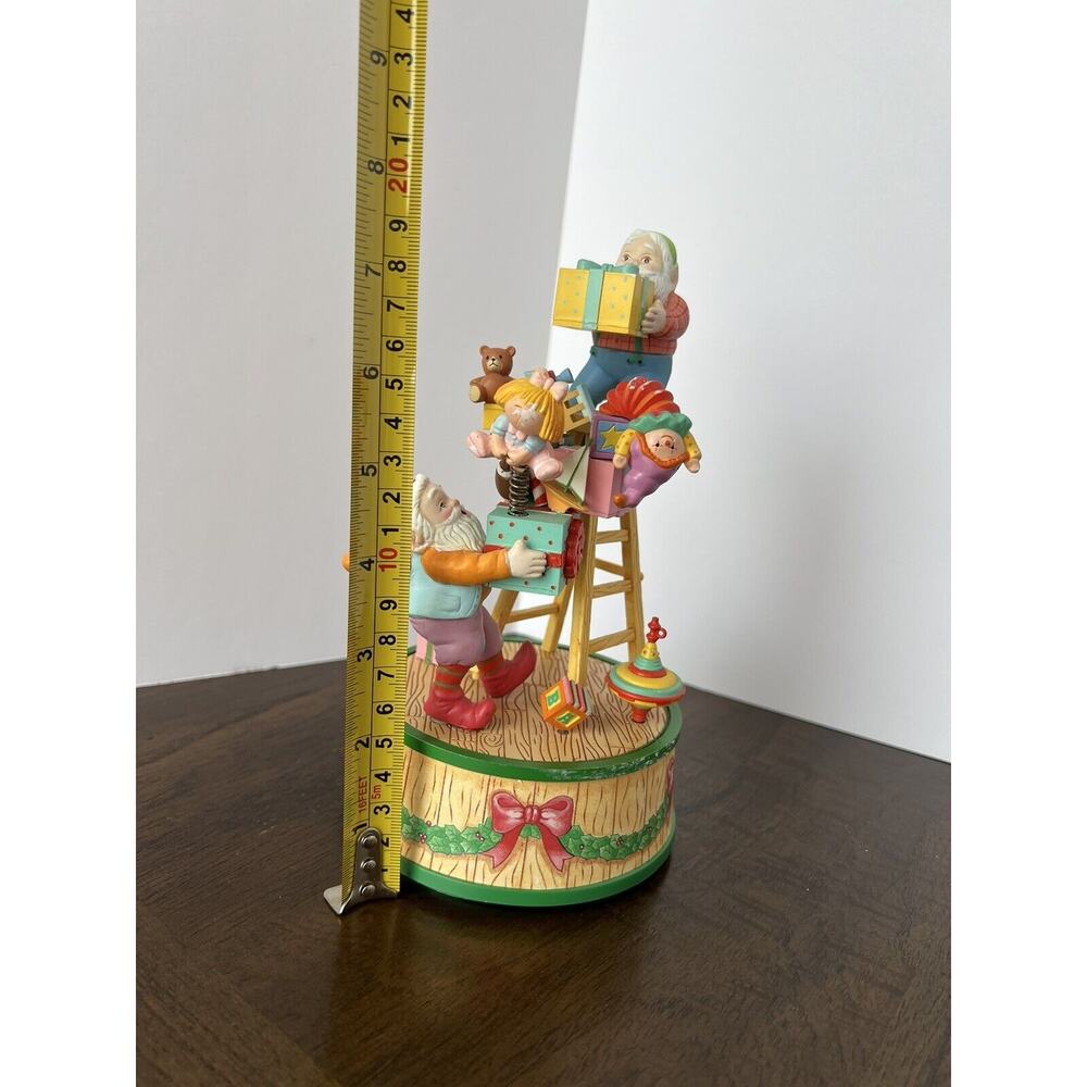 Vintage Enesco Holiday Musical Box “Santa Claus Is Coming To Town”, Works - Picture 9 of 10